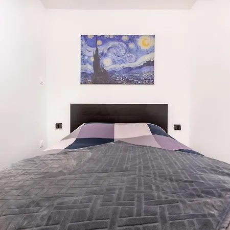 La Salamandre, 2 People, Ground Floor, Free Wi-fi Apartment *